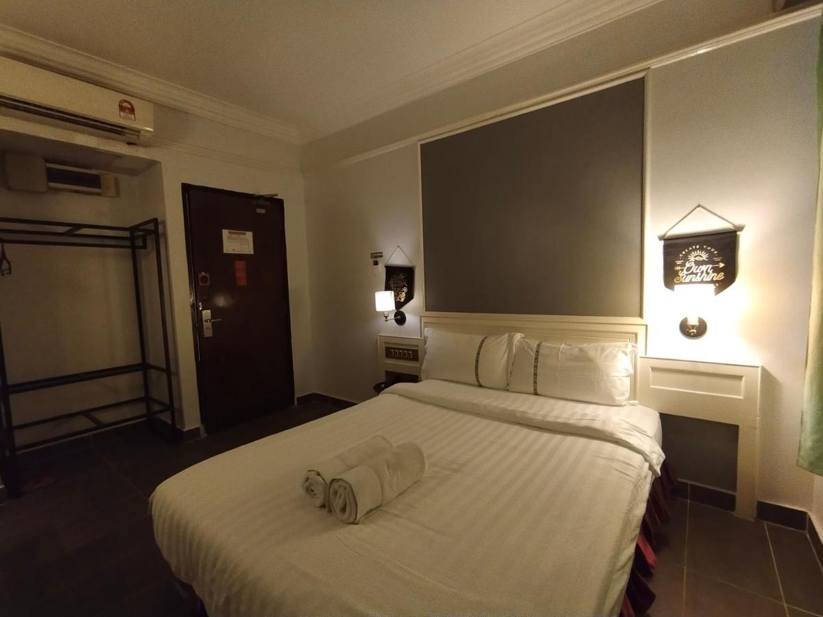 Hotel Deleeton Kota Kinabalu Buitenkant foto