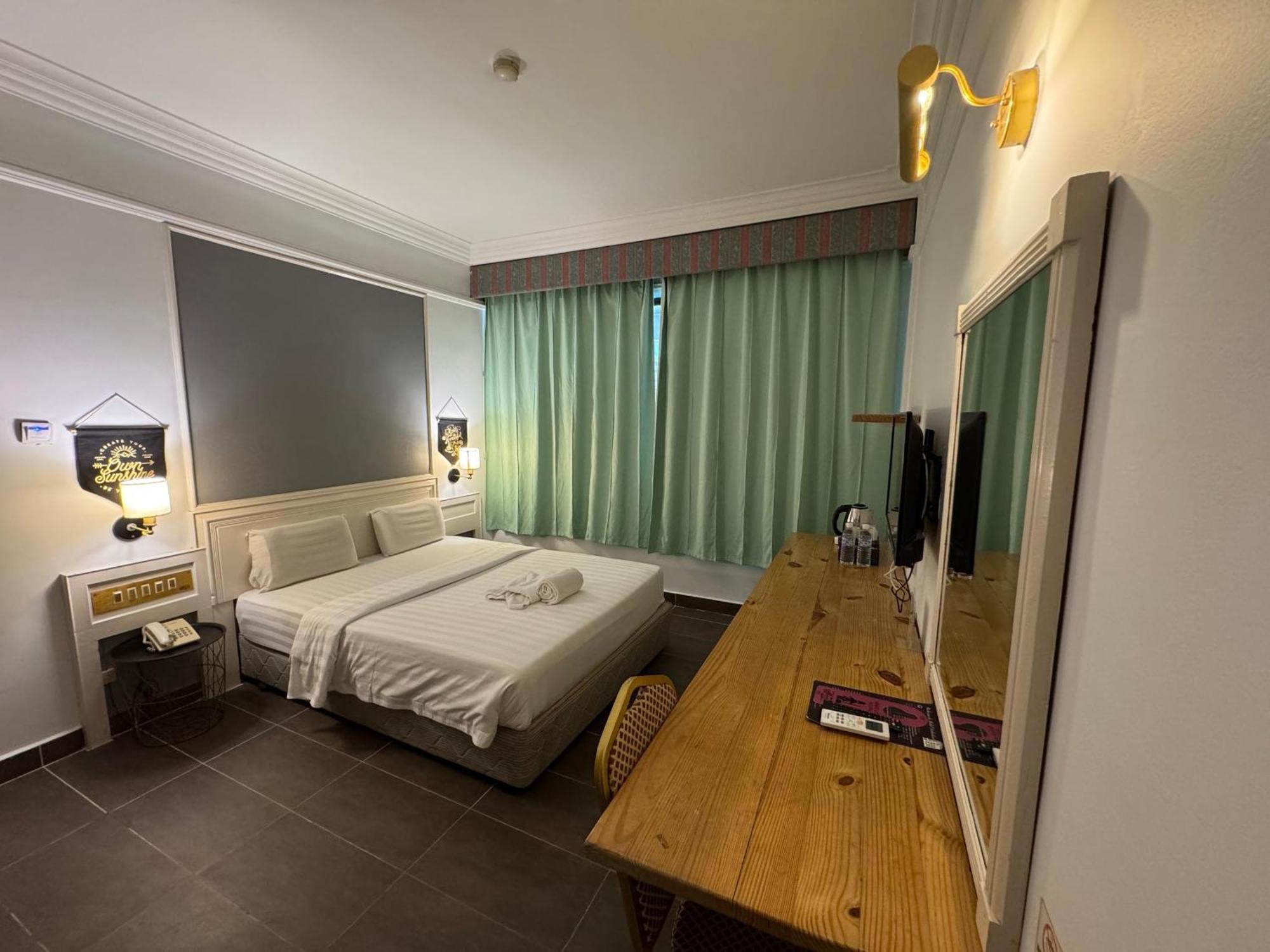 Hotel Deleeton Kota Kinabalu Buitenkant foto