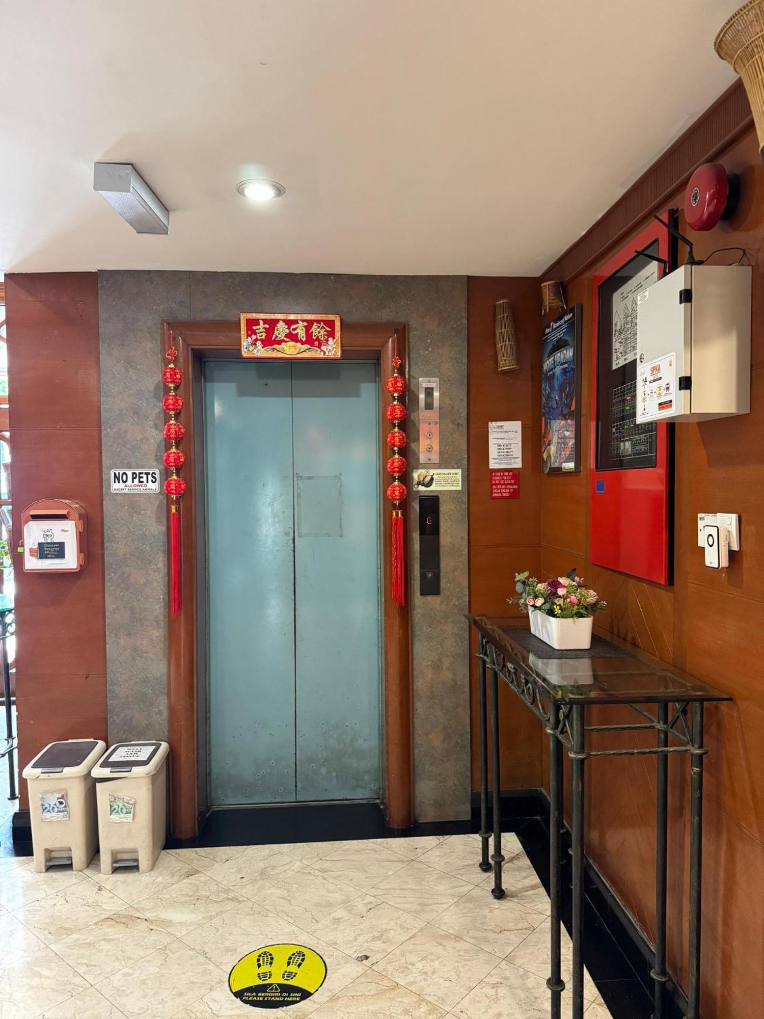Hotel Deleeton Kota Kinabalu Buitenkant foto