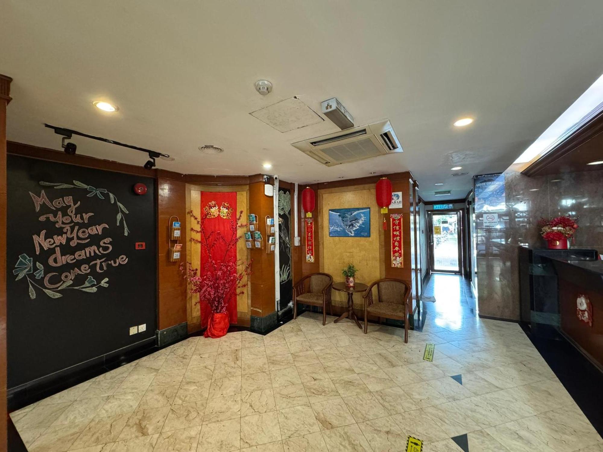 Hotel Deleeton Kota Kinabalu Buitenkant foto