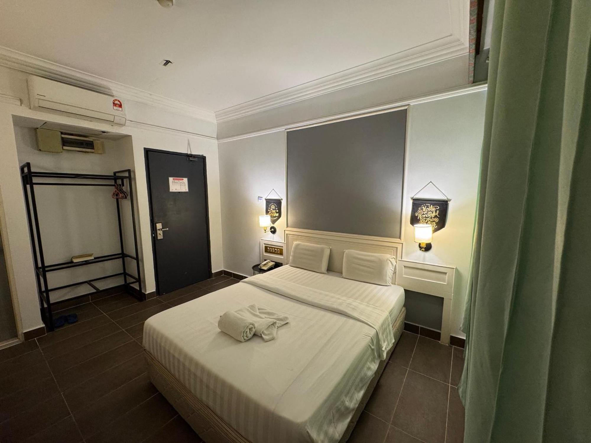 Hotel Deleeton Kota Kinabalu Buitenkant foto