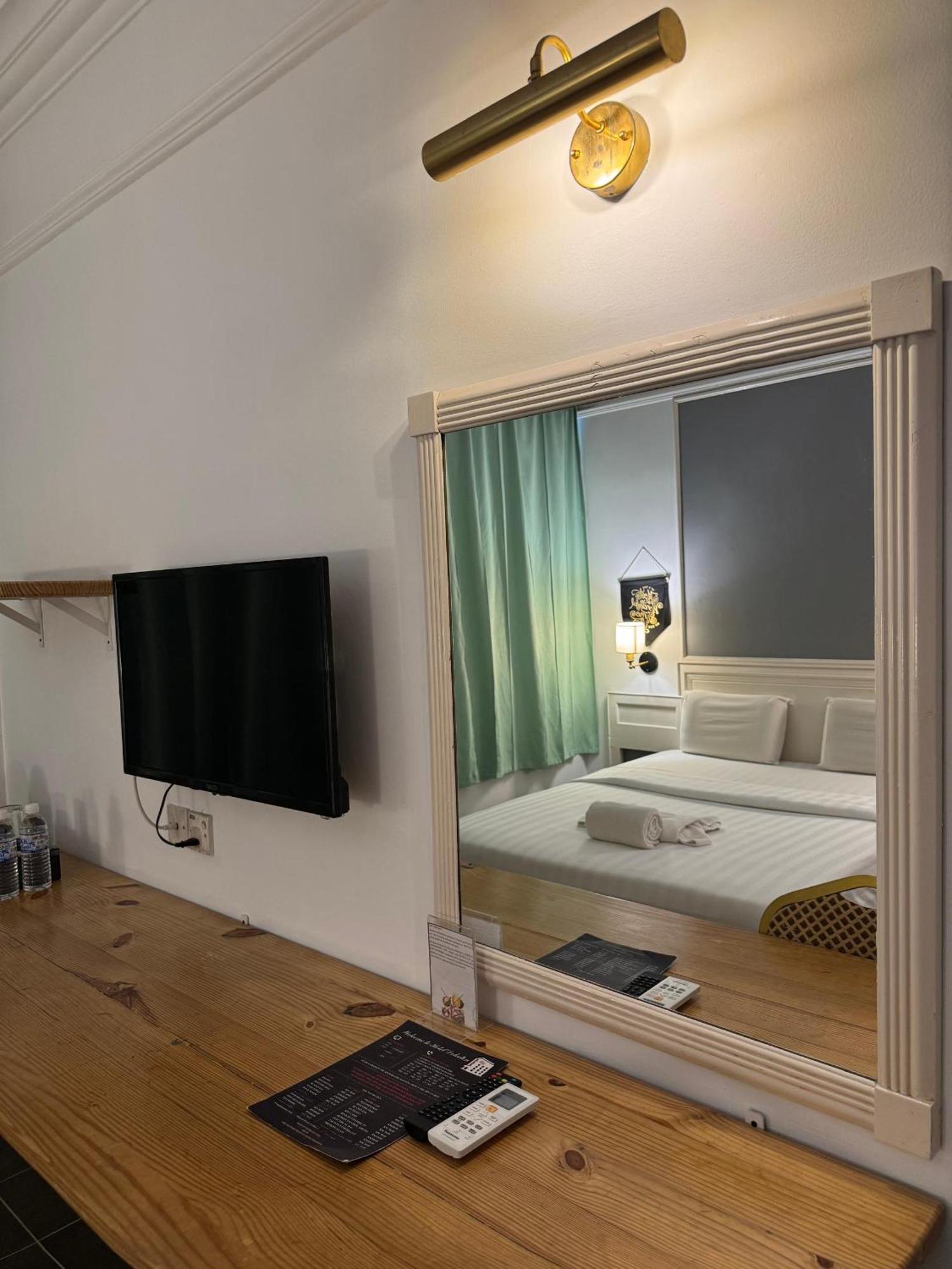 Hotel Deleeton Kota Kinabalu Buitenkant foto