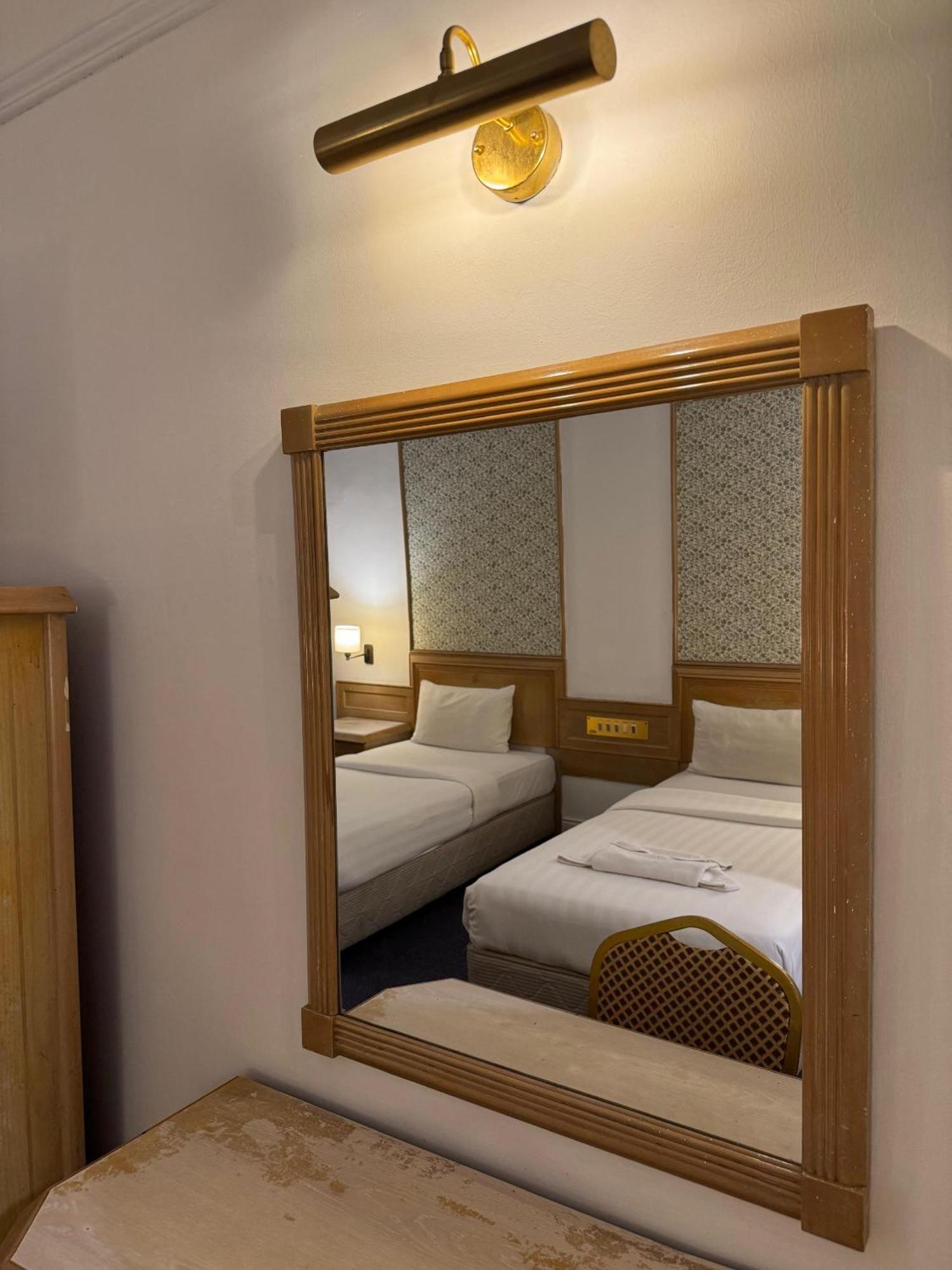 Hotel Deleeton Kota Kinabalu Buitenkant foto