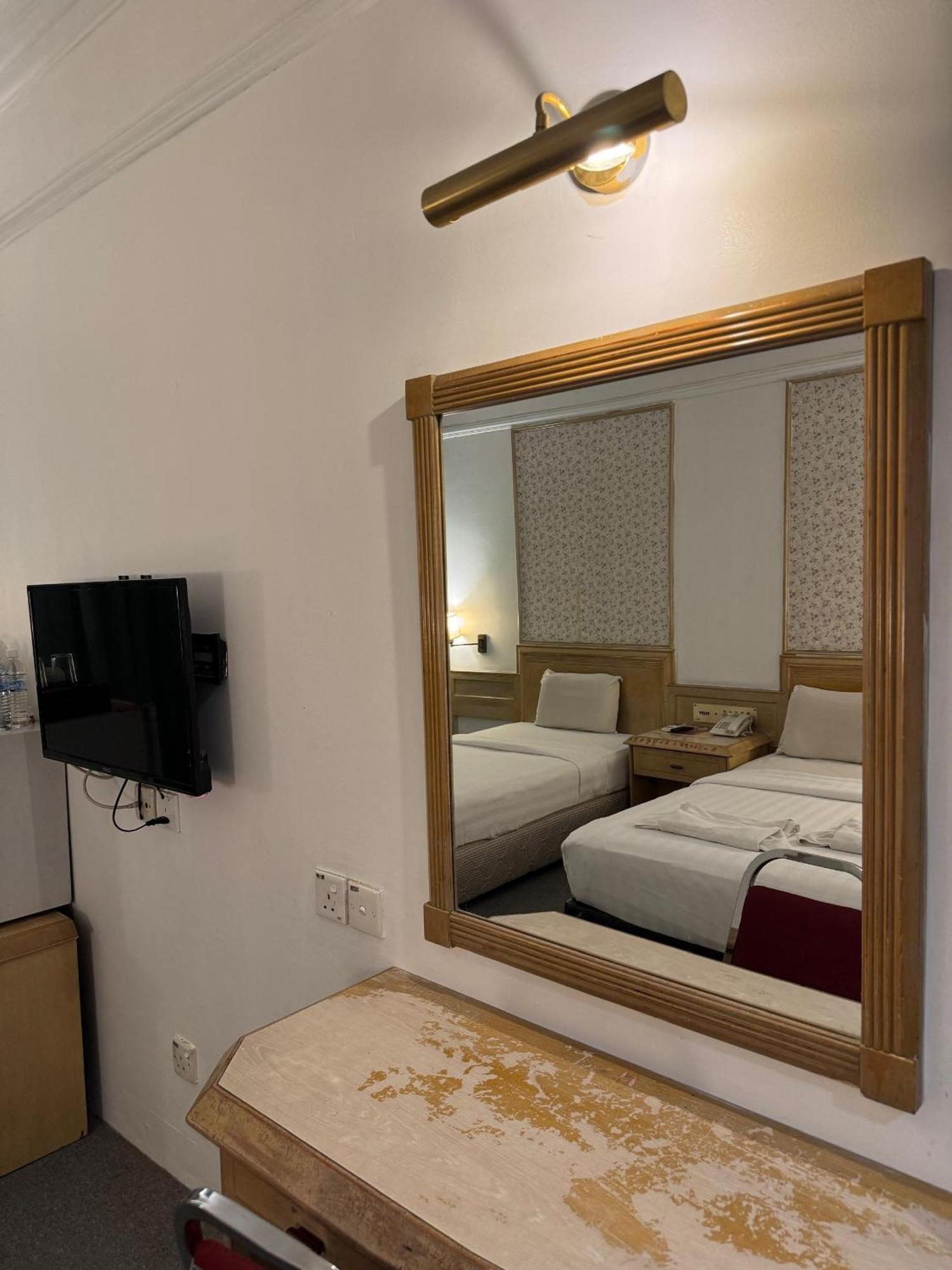 Hotel Deleeton Kota Kinabalu Buitenkant foto