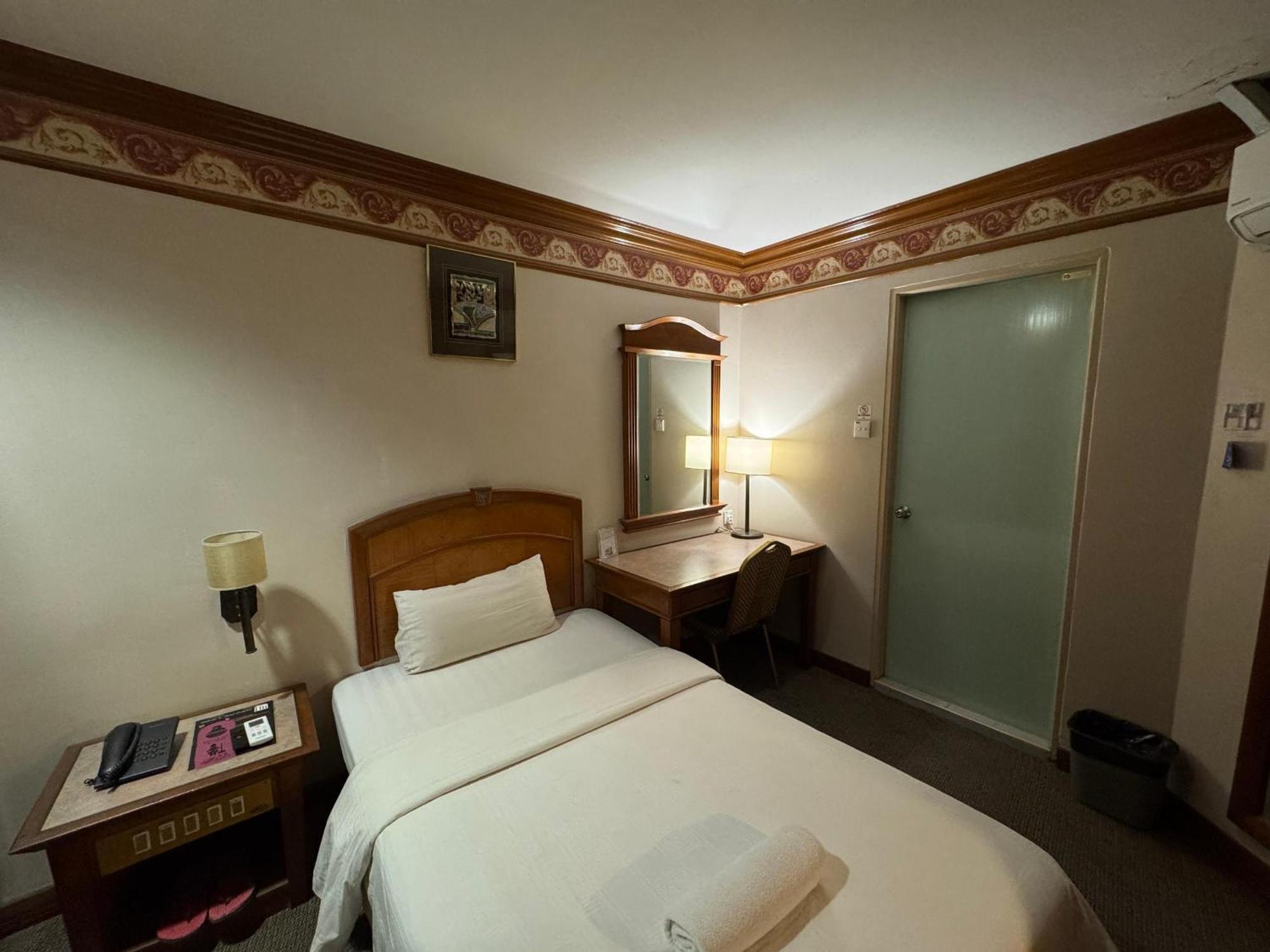 Hotel Deleeton Kota Kinabalu Buitenkant foto