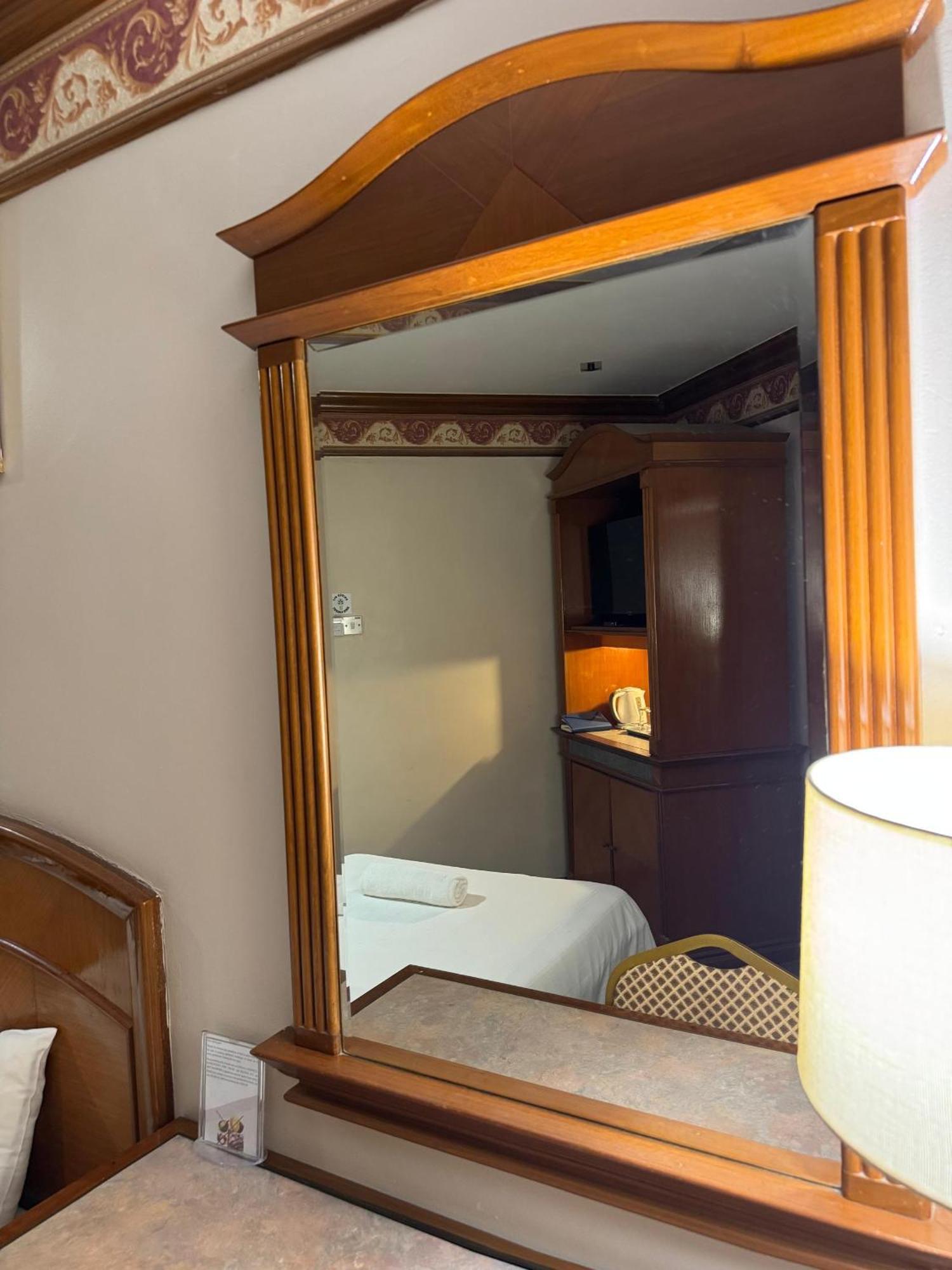 Hotel Deleeton Kota Kinabalu Buitenkant foto
