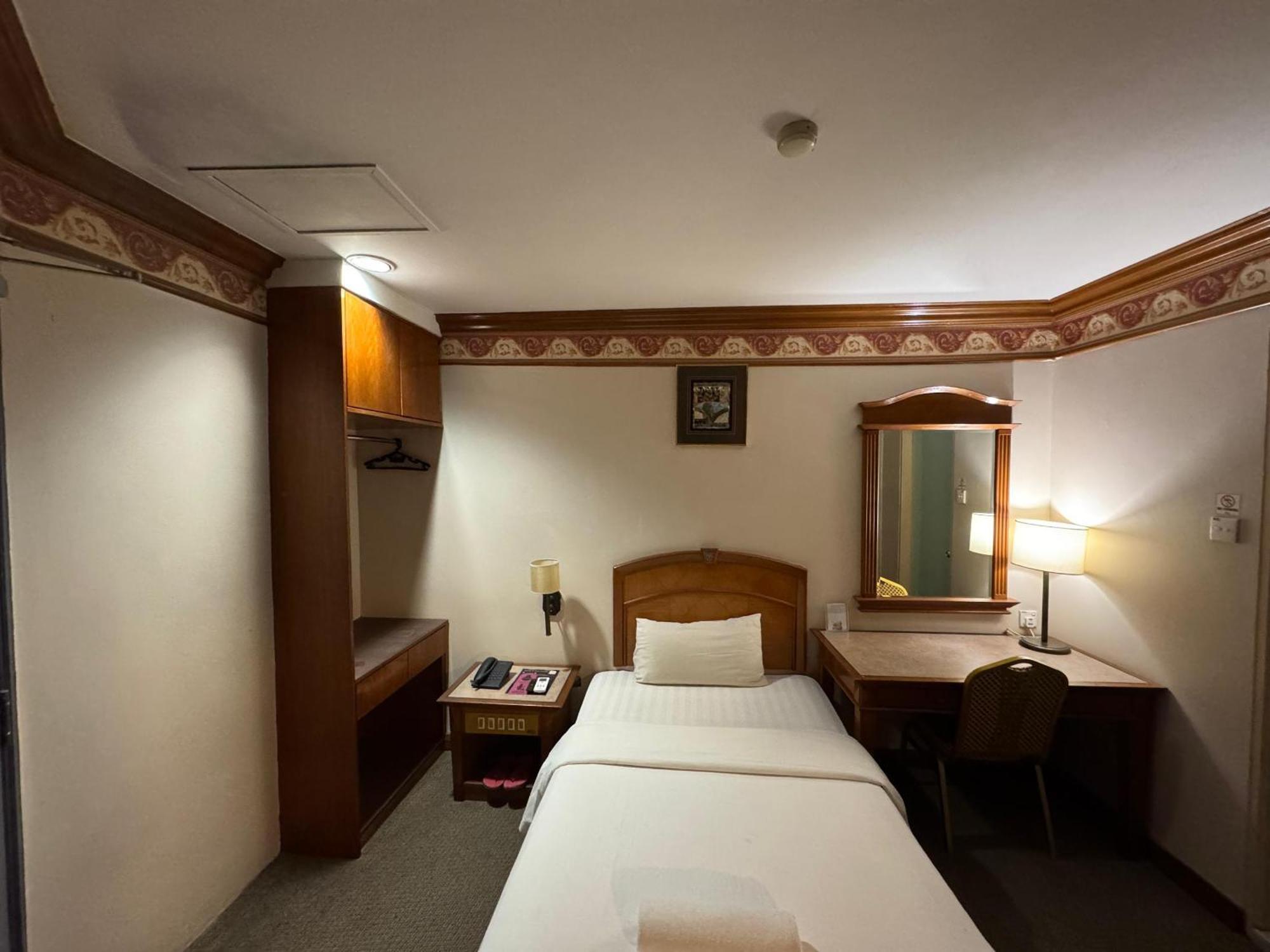 Hotel Deleeton Kota Kinabalu Buitenkant foto