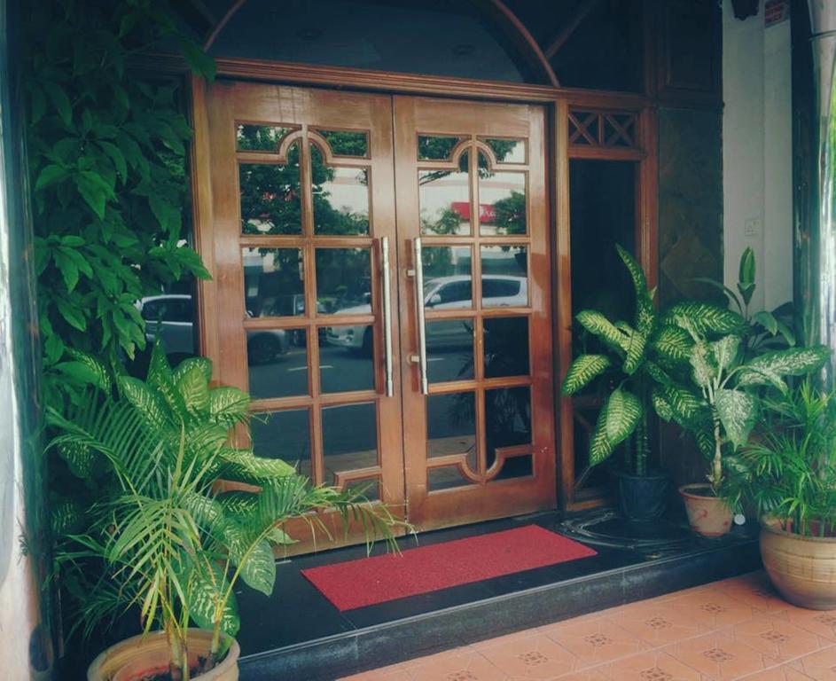Hotel Deleeton Kota Kinabalu Buitenkant foto