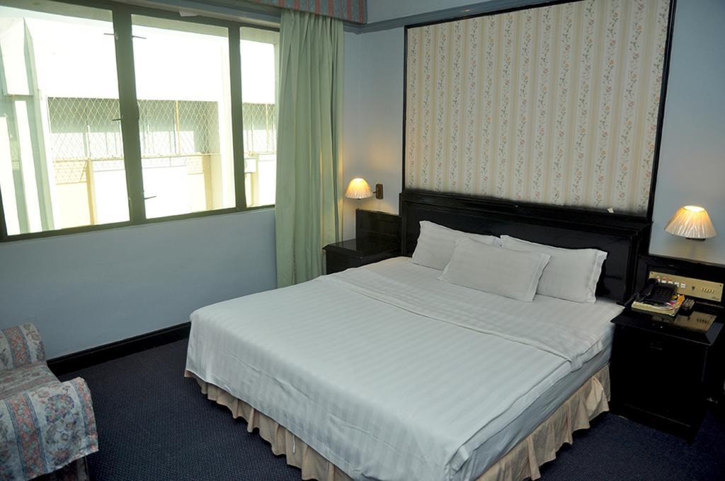 Hotel Deleeton Kota Kinabalu Buitenkant foto