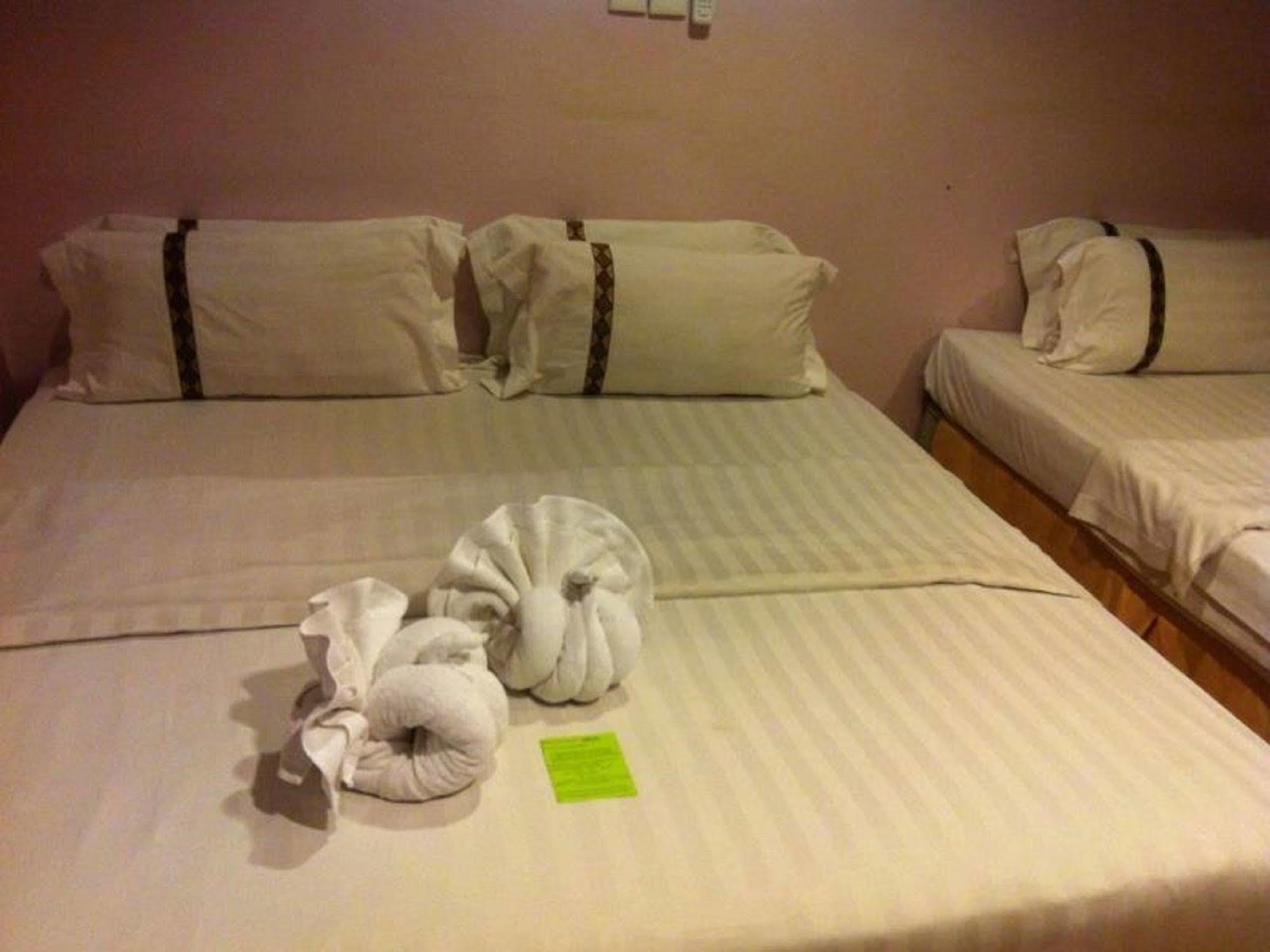 Hotel Deleeton Kota Kinabalu Buitenkant foto