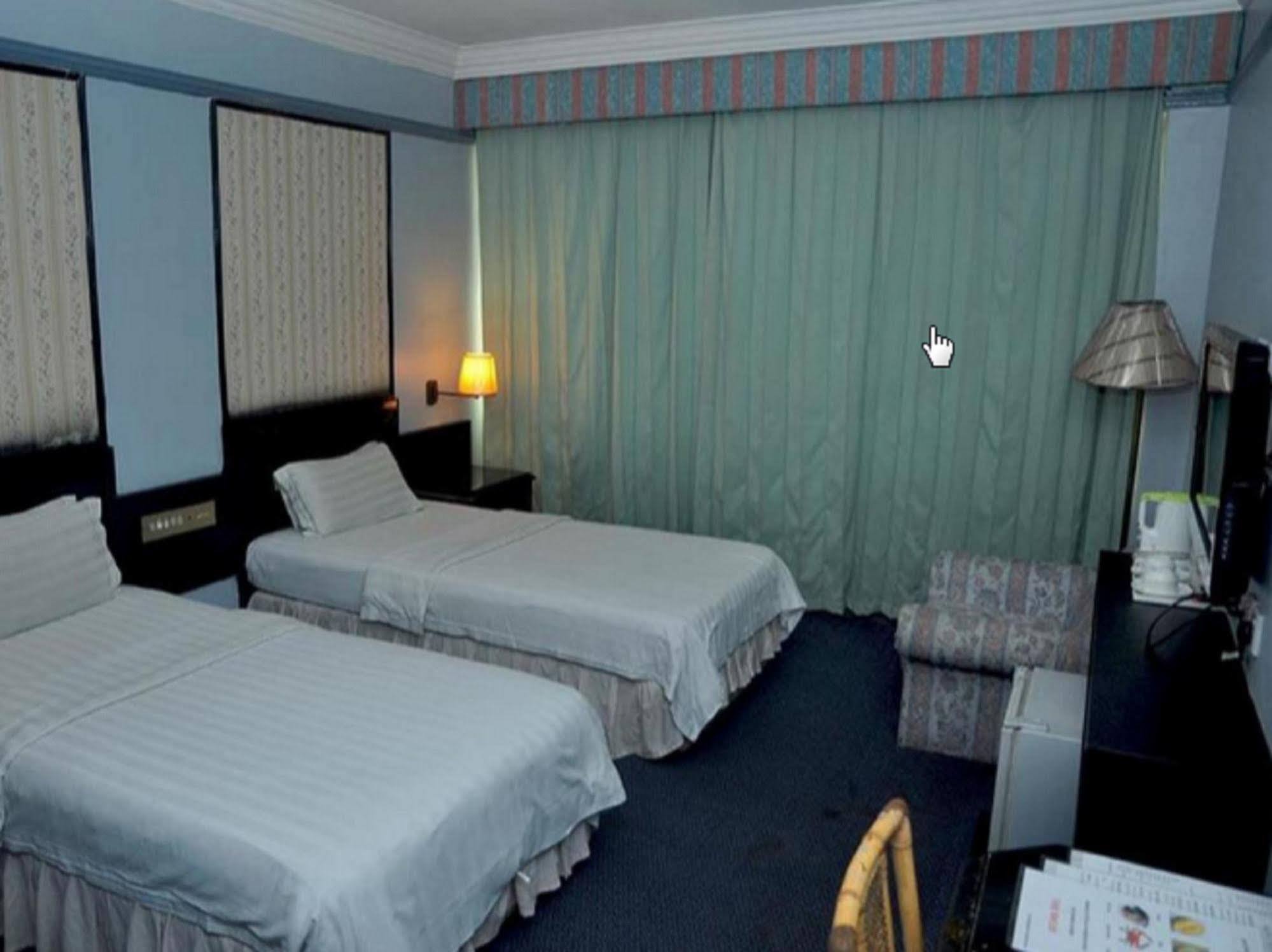 Hotel Deleeton Kota Kinabalu Buitenkant foto