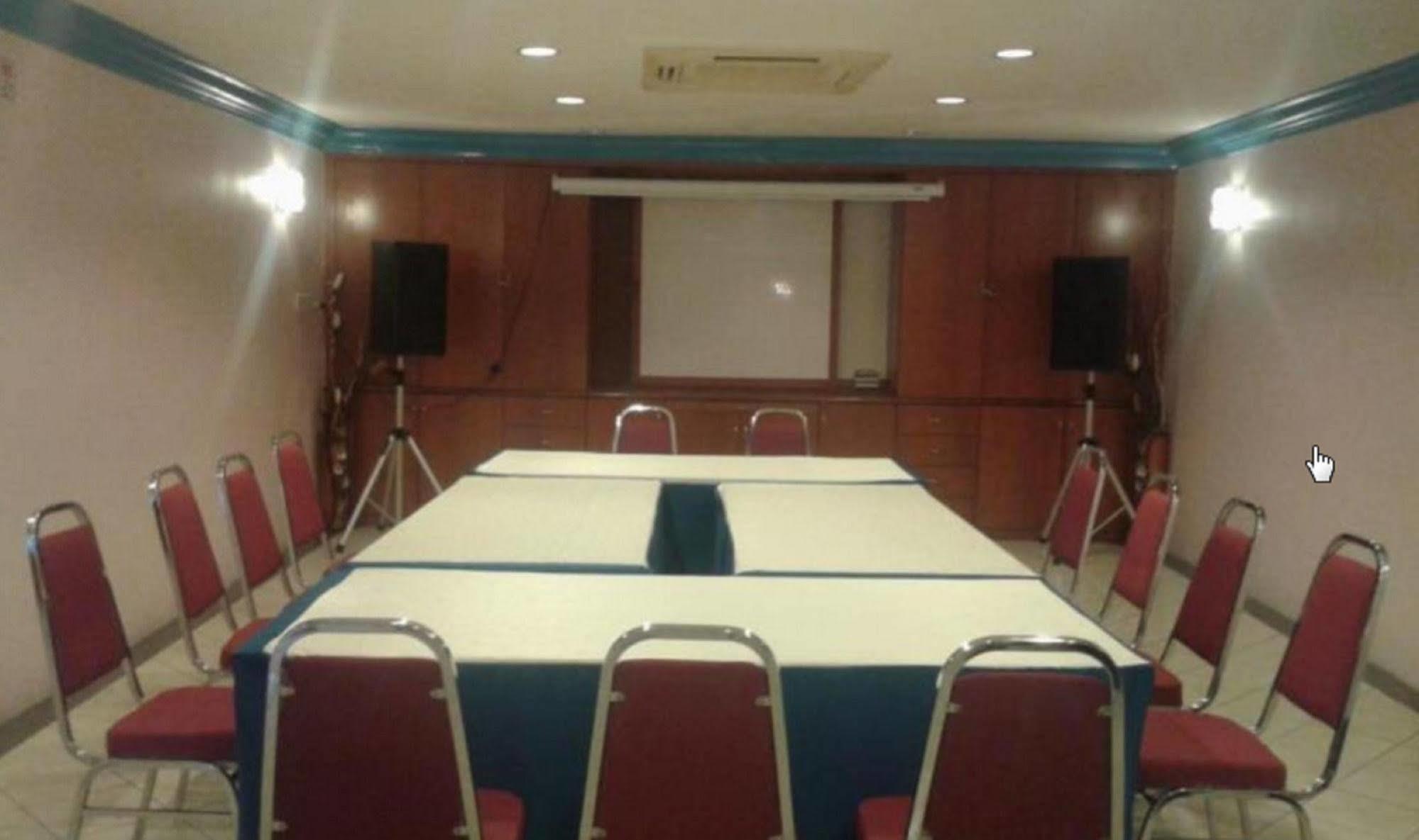 Hotel Deleeton Kota Kinabalu Buitenkant foto