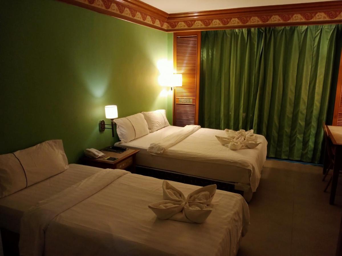 Hotel Deleeton Kota Kinabalu Buitenkant foto