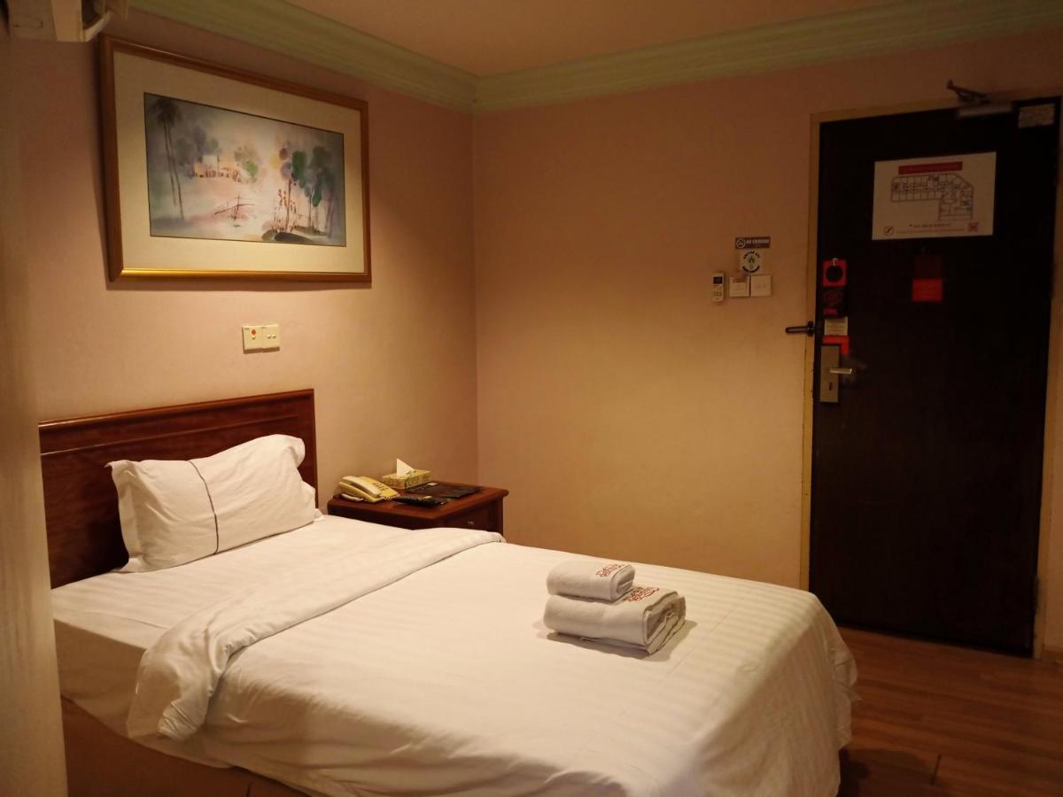 Hotel Deleeton Kota Kinabalu Buitenkant foto