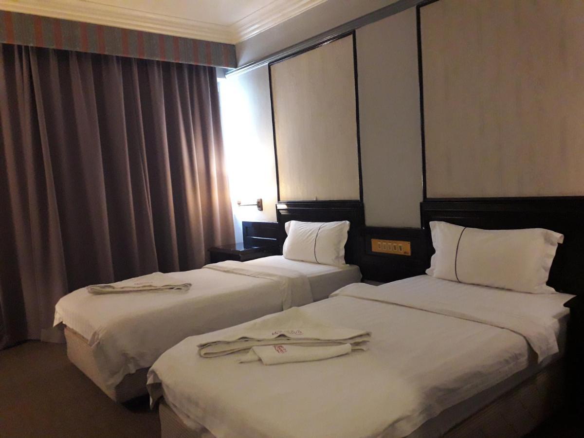Hotel Deleeton Kota Kinabalu Buitenkant foto