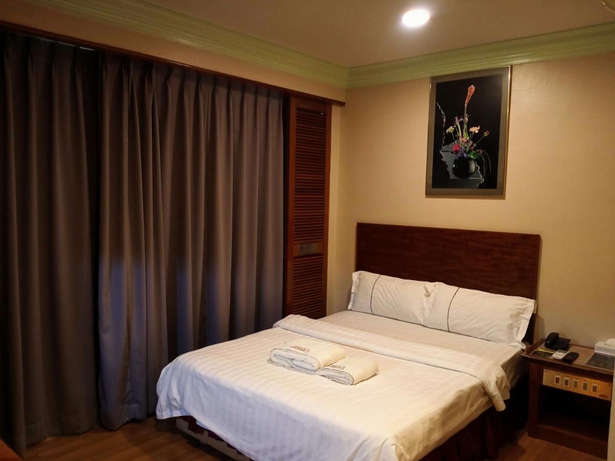 Hotel Deleeton Kota Kinabalu Buitenkant foto
