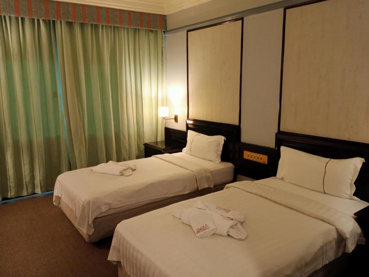 Hotel Deleeton Kota Kinabalu Buitenkant foto