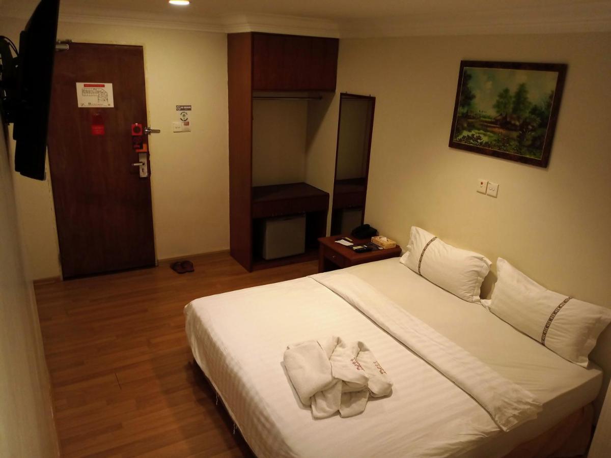 Hotel Deleeton Kota Kinabalu Buitenkant foto